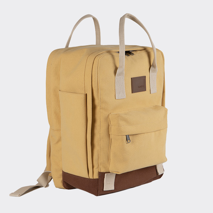 Dani Manteiga com Marrom Lateral